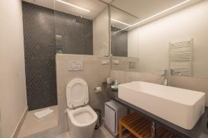 A bathroom at Rione Monti Studio Apt with private garden