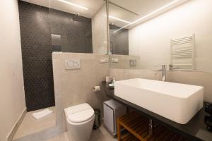 A bathroom at Rione Monti Studio Apt with private garden