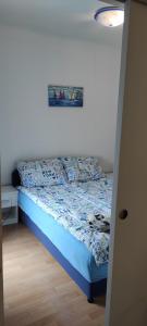 Postel nebo postele na pokoji v ubytování Astralis Factory Apartments-Marineta