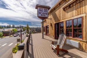 Gallery image of Ski Inn Taphouse Hotel in Sisters