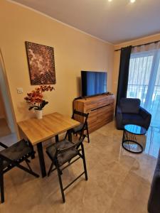Telewizja i/lub zestaw kina domowego w obiekcie M&K Apartamenty Rodzinny, Gdańsk - Wyspa Sobieszewska