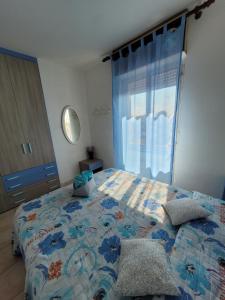 Säng eller sängar i ett rum på Cam Sea View Apartment