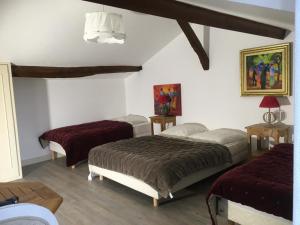 Llit o llits en una habitació de Le petit Givry
