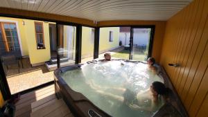 Ospiti di Škorničkův statek - Tátova chalupa s wellness za příplatek