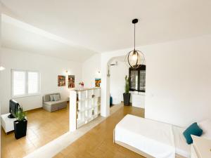 Posteľ alebo postele v izbe v ubytovaní Spacious Apartment Amaros