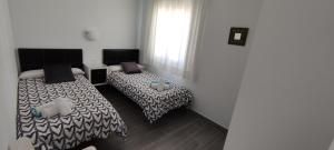 Łóżko lub łóżka w pokoju w obiekcie Luna de Nerja