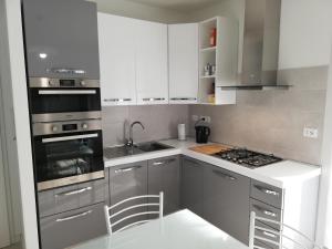 Kuchyň nebo kuchyňský kout v ubytování Nuovissimo appartamento con terrazza