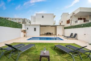 Bazén v ubytovaní Cataleya Villa Chania alebo v jeho blízkosti