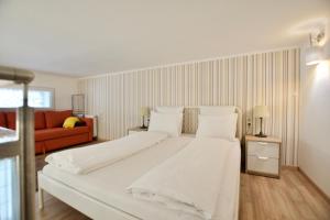 Een bed of bedden in een kamer bij Standard Apartment by Hi5- Rose street's home (225)