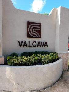 um sinal para uma estação de serviço de Valeva em Fabulous Apartment HOEStel Lucerna! em Playa del Carmen