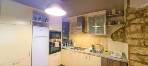 Kuchyňa alebo kuchynka v ubytovaní Lovely Centric Apartment