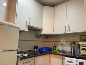 Kuchyňa alebo kuchynka v ubytovaní Relaxing 1Bedroom Apartment in the Heart of Malaga - WIFI&AC