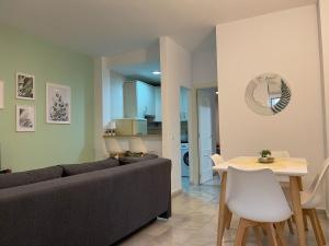 Posedenie v ubytovaní Relaxing 1Bedroom Apartment in the Heart of Malaga - WIFI&AC