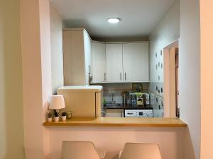 Kuchyňa alebo kuchynka v ubytovaní Relaxing 1Bedroom Apartment in the Heart of Malaga - WIFI&AC