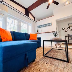 A seating area at Coco Bay Vacation Condos