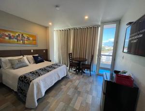 Voodi või voodid majutusasutuse Hotel Ucla Center toas