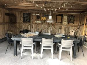 Restaurace v ubytování Chalet in Levínská Ole near Giant Mountains