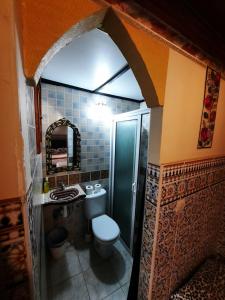A bathroom at Riad 112