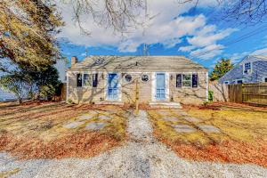 an old stone house on a gravel road at Salty Kisses Main in Yarmouth
