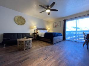 a bedroom with a bed and a ceiling fan at The Kanab Lodge in Kanab