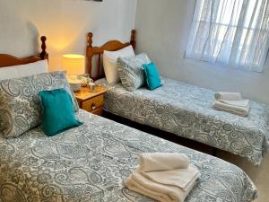 Zdjęcie z galerii obiektu 4 Bed 3 Bath Villa Sleeps 8, Pool Wifi Tv Close to Beach Restaurants and Shops w mieście Los Alcázares