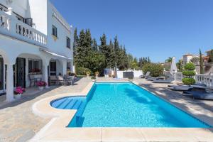 Basen w obiekcie Super Villa priv heated pool 3bed lub w pobliżu
