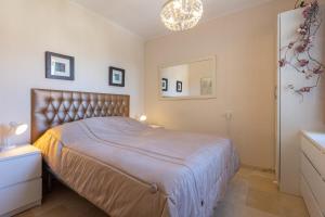Łóżko lub łóżka w pokoju w obiekcie Super Villa priv heated pool 3bed
