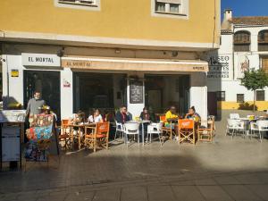 Reštaurácia alebo iné gastronomické zariadenie v ubytovaní Estudios Santos