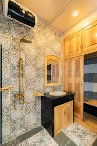 a bathroom with a sink and a shower at Kim Xuan Bungalow in Phu Quoc