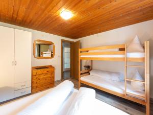 Postel nebo postele na pokoji v ubytování Apartment in Sankt Gallenkirch near Ski Lift