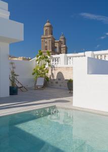 The swimming pool at or close to Boutique Hotel Cordial La Niña de Vegueta
