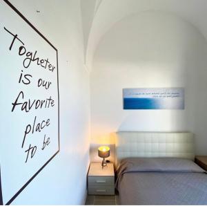 A bed or beds in a room at Porto Gaio Accomodation