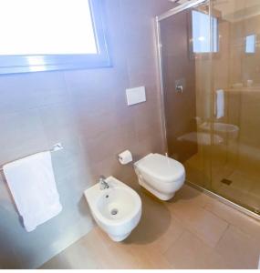A bathroom at Porto Gaio Accomodation