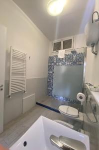 Ванна кімната в Lemon Rooms Sorrento