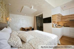 Hiša Ančka, Boutique Hotel & Maja Rooms客房内的一张或多张床位