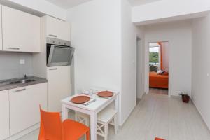 Kuchyň nebo kuchyňský kout v ubytování Apartments Posta