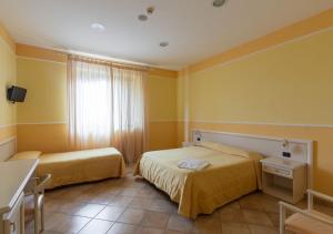 A bed or beds in a room at Hotel Borgo in Irpinia - L'Angolo Verde