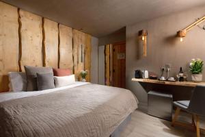 Posteľ alebo postele v izbe v ubytovaní Tsikeli Boutique Hotel Meteora - Adults Friendly