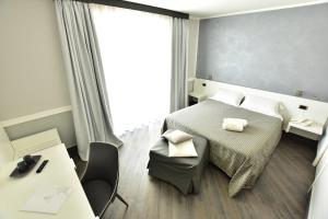 A bed or beds in a room at Palazzo Rosenthal Vesuview Hotel & Resort