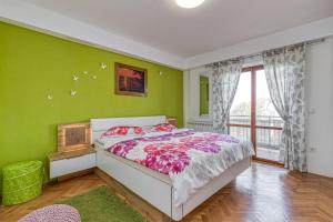 Posteľ alebo postele v izbe v ubytovaní Apartment Mirijana