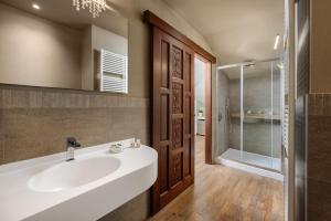 Koupelna v ubytování Hotel Royal Victoria, by R Collection Hotels