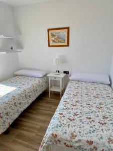 Postel nebo postele na pokoji v ubytování Precioso ático con vistas al mar y la montaña
