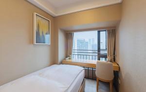 Postel nebo postele na pokoji v ubytování CM Serviced Apartment