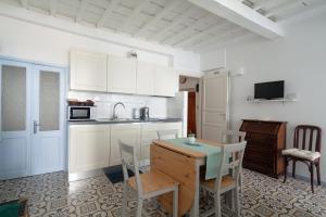 A kitchen or kitchenette at Casa GiGio 011030-LT-0223