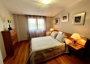 Posteľ alebo postele v izbe v ubytovaní VIVIENDA CORRUBEDO VISTA DUNAS