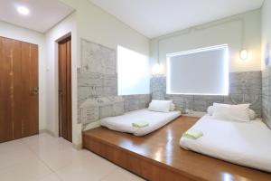 Postelja oz. postelje v sobi nastanitve Locus Rooms