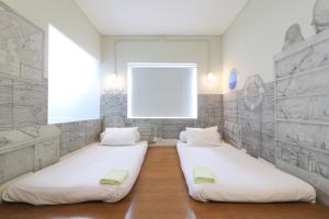 Postelja oz. postelje v sobi nastanitve Locus Rooms