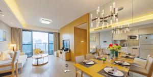 Kuchyň nebo kuchyňský kout v ubytování CM Serviced Apartment
