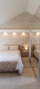 Postel nebo postele na pokoji v ubytování Attico VistaLago - Centro città Verbania