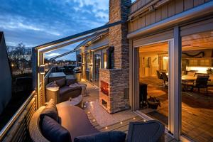 a patio with couches and a fireplace on a house at Admiral Stuuv in Barth